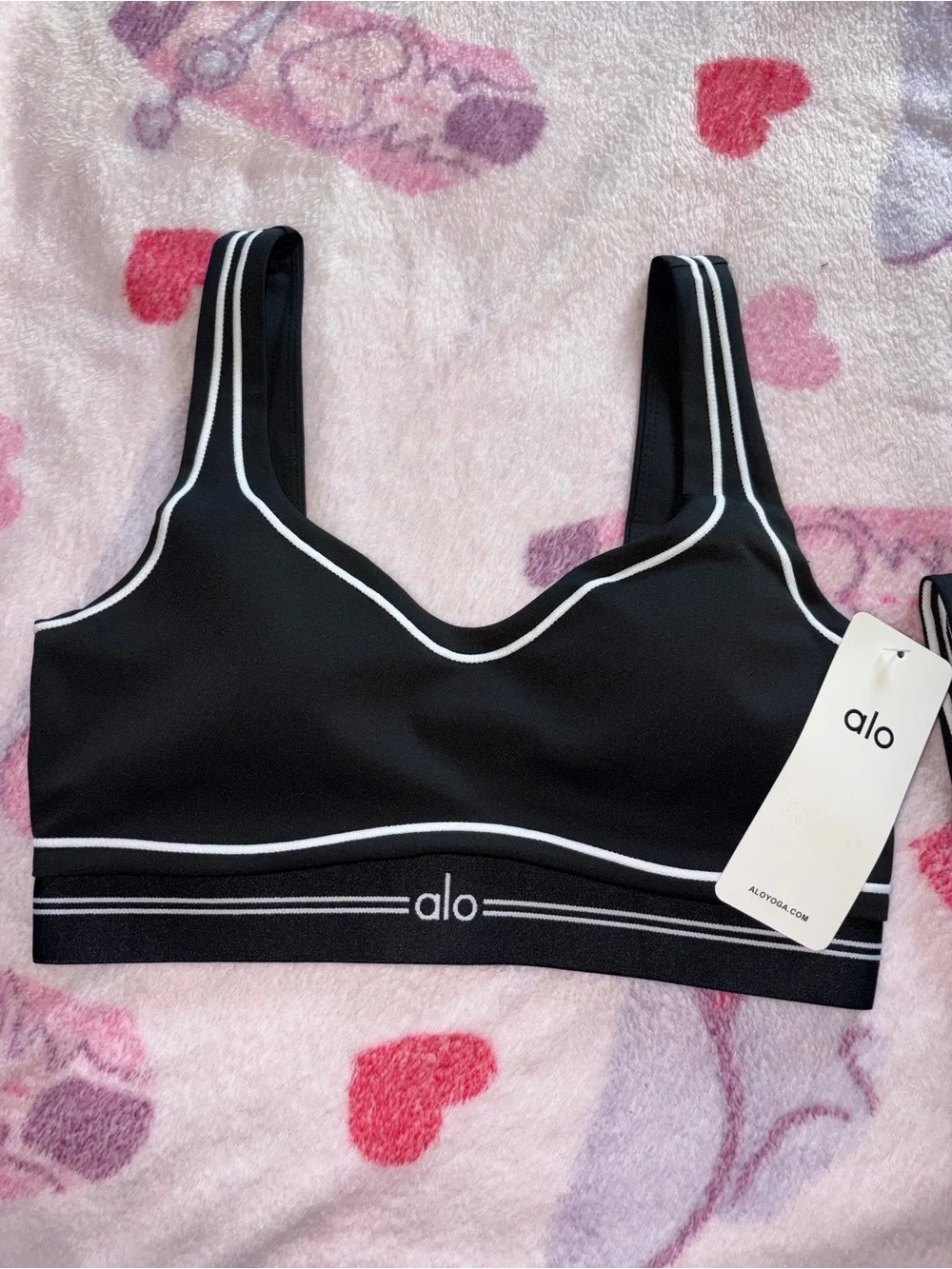 ALO Yoga Black Sports Bra with White Piping Leggins